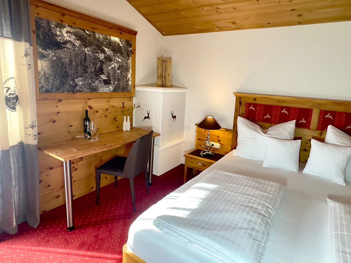 Zirbenzimmer - im Hotel Landhaus Lechthaler in Sankt Anton am Arlberg